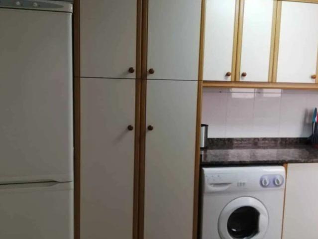 Room in a shared 3 bedroom apartment for rent in Cabanyal Canyamelar, perfect for professionals and students