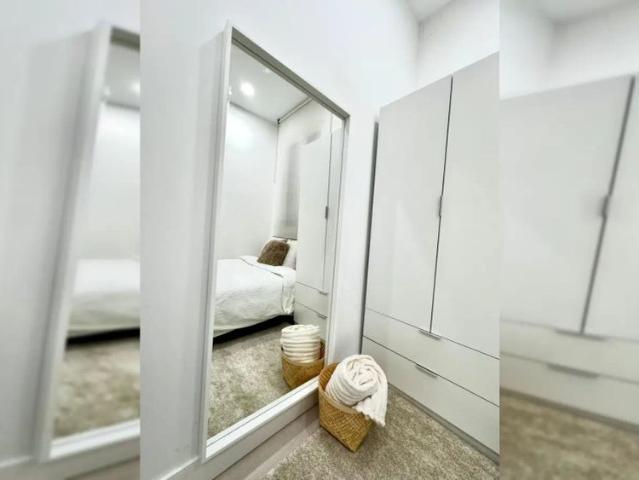 Room in a shared 3 bedroom apartment for rent in Castellana for professionals and students