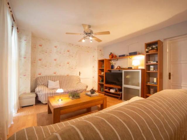 Room in a shared 3 bedroom apartment for rent in Centro Sagrario, professionals and students allowed