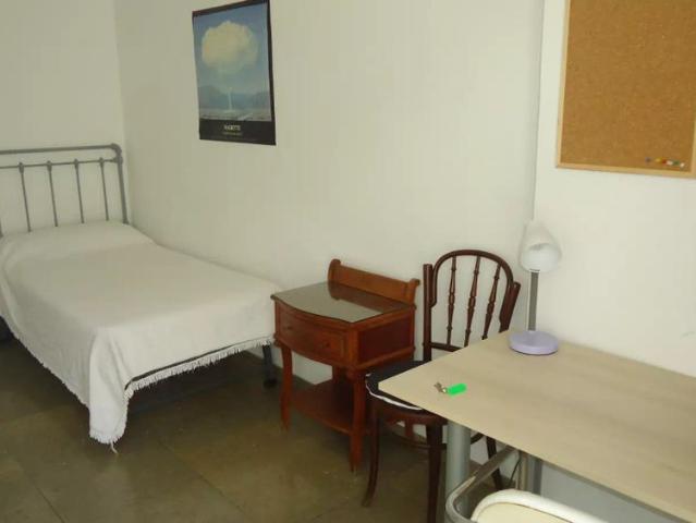 Room in a shared 3 bedroom apartment for rent in Centro