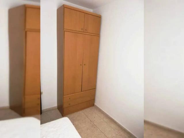 Room in a shared 3 bedroom apartment for rent in Ciutat Jardí, no couples, professionals and students only