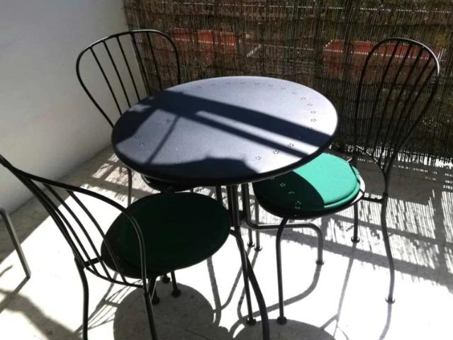 Room in a shared 3 bedroom apartment for rent in Ciutat Jardí, no couples, professionals and students only
