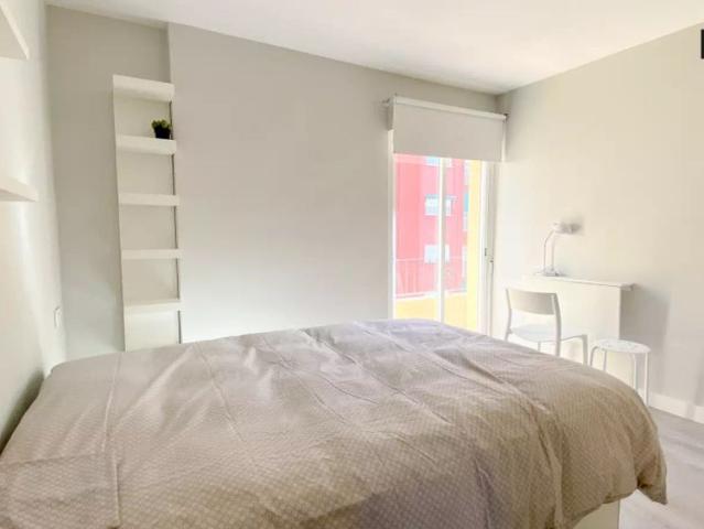 Room in a shared 3 bedroom apartment for rent in Aiora