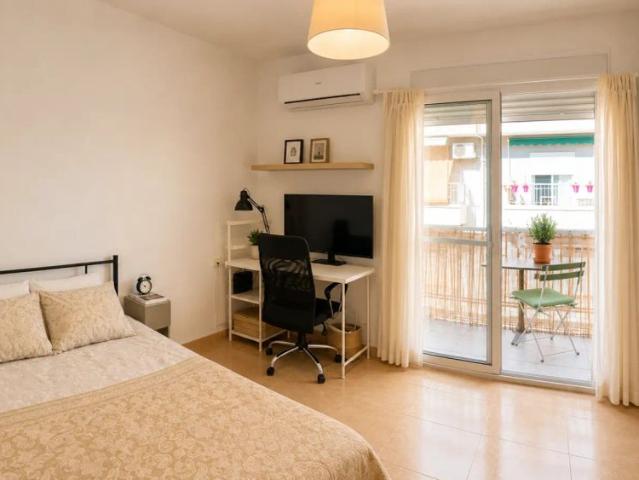 Room in a shared 3 bedroom apartment for rent in Aiora, professionals and students only