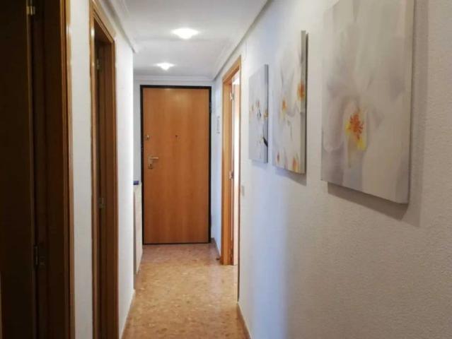 Room in a shared 3 bedroom apartment for rent in Aiora, professionals and students only