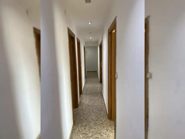 Room in a shared 3 bedroom apartment for rent in Aiora, professionals only