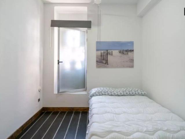 Room in a shared 3 bedroom apartment for rent in Aiora, Valencia, perfect for students and professionals
