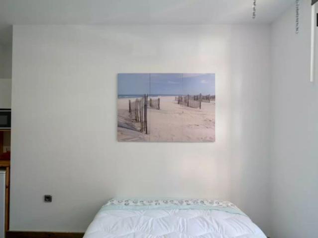 Room in a shared 3 bedroom apartment for rent in Aiora, Valencia, perfect for students and professionals