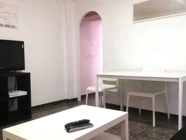 Room in a shared 3 bedroom apartment for rent in Aiora, Valencia, professionals and students welcome