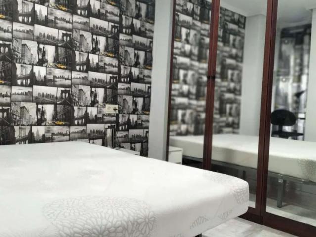 Room in a shared 3 bedroom apartment for rent in Albors, professionals only