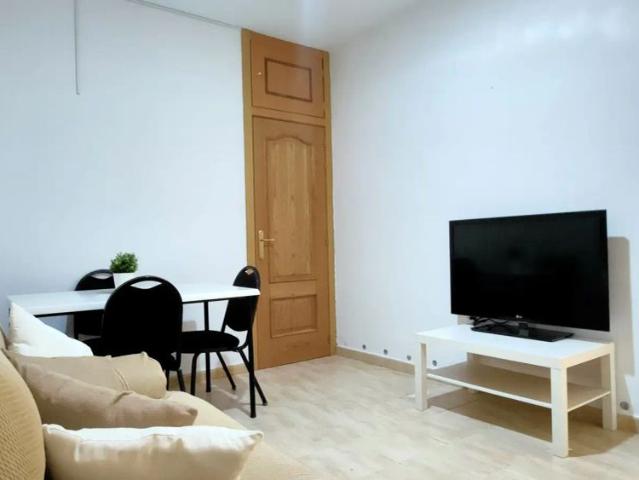 Room in a shared 3 bedroom apartment for rent in Alcalá de Henares