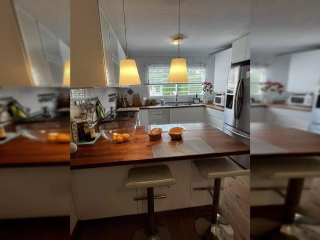 Room in a shared 3 bedroom apartment for rent in Alicante, bills included, only females