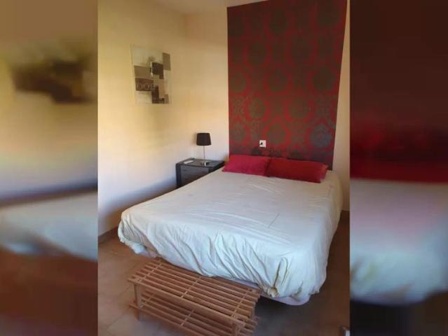 Room in a shared 3 bedroom apartment for rent in Alicante, bills included, perfect for professionals or students