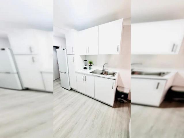 Room in a shared 3 bedroom apartment for rent in Alicante, perfect for females, professionals, students, and couples