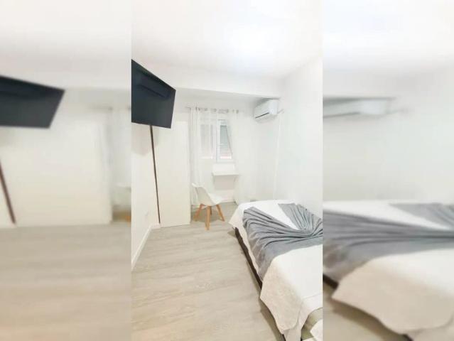 Room in a shared 3 bedroom apartment for rent in Alicante, perfect for females, professionals, students, and couples