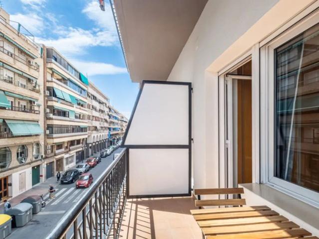 Room in a shared 3 bedroom apartment for rent in Alicante, perfect for students and professionals
