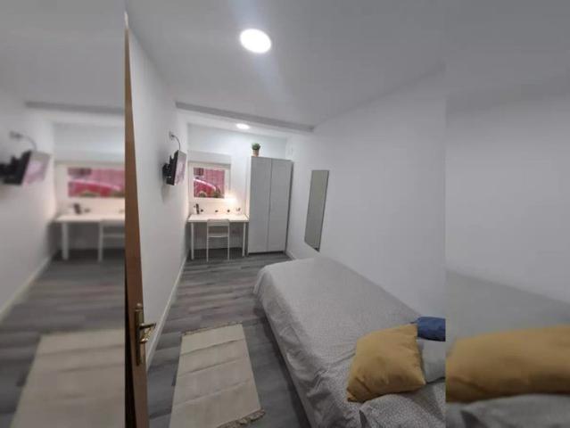 Room in a shared 3 bedroom apartment for rent in Almenara, Tetuán