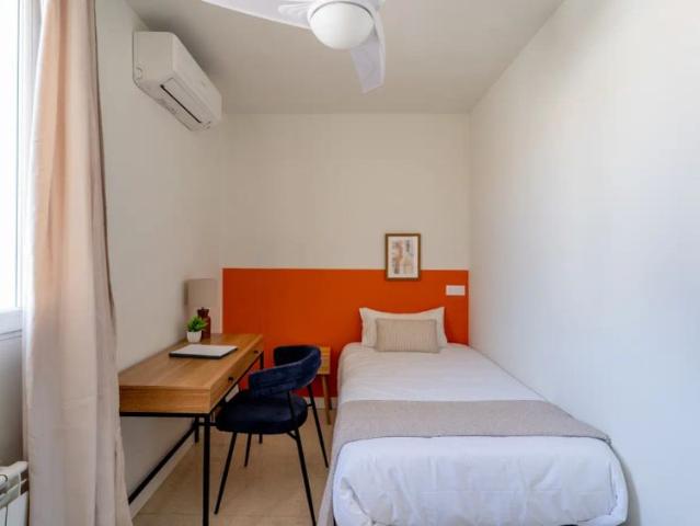 Room in a shared 3 bedroom apartment for rent in Arapiles