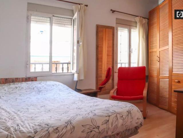 Room in a shared 3 bedroom apartment for rent in Bellas Vistas, bills included