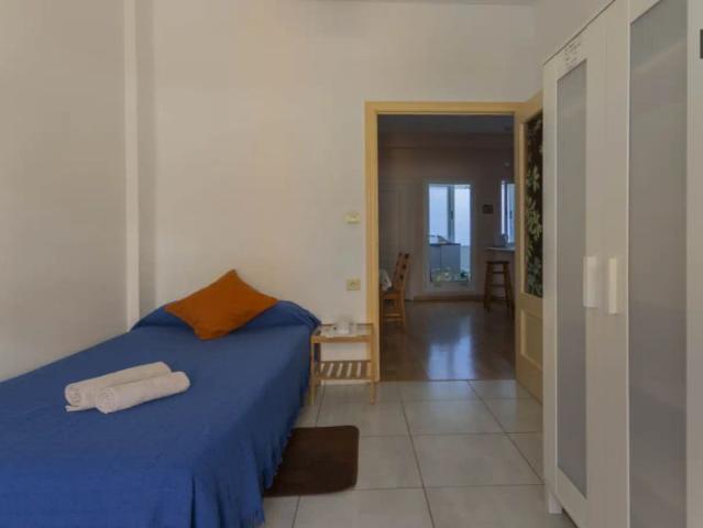 Room in a shared 3 bedroom apartment for rent in Benicalap, for students