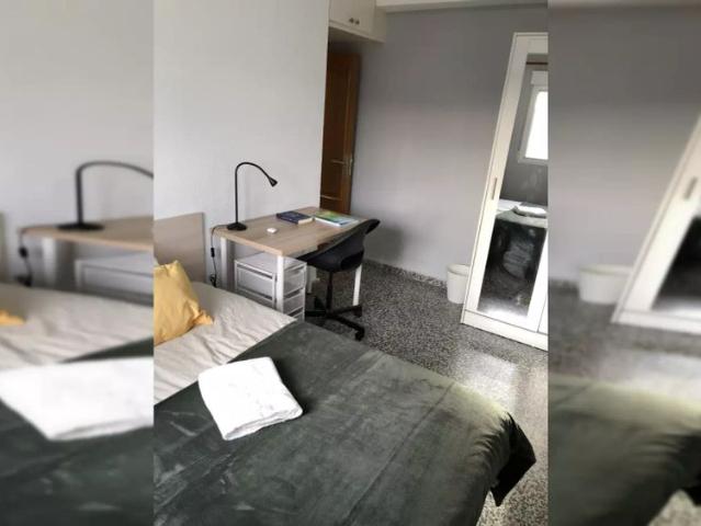 Room in a shared 3 bedroom apartment for rent in Burjassot, no bills included