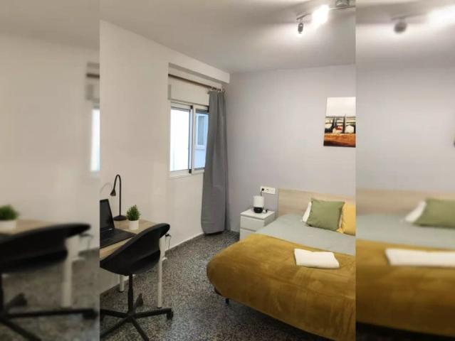 Room in a shared 3 bedroom apartment for rent in Burjassot, no bills included