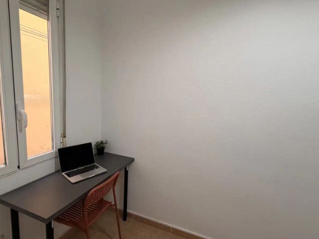 Room in a shared 3 bedroom apartment for rent in Delicias, all bills included
