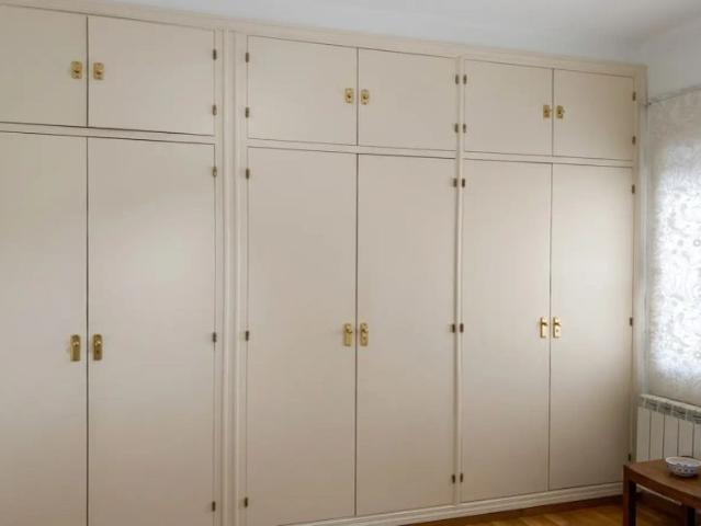 Room in a shared 3 bedroom apartment for rent in Delicias, perfect for professionals
