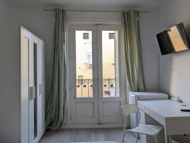 Room in a shared 3 bedroom apartment for rent in Embajadores