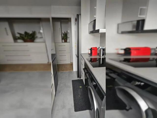 Room in a shared 3 bedroom apartment for rent in El Gòtic, Barcelona, only for professionals