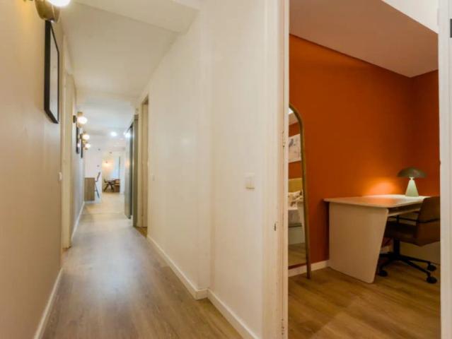 Room in a shared 3 bedroom apartment for rent in El Fort Pienc