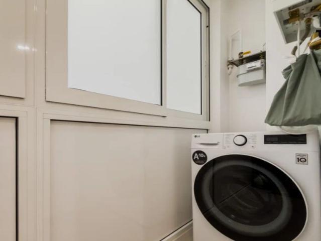 Room in a shared 3 bedroom apartment for rent in el Poble Sec, bills included, perfect for females and professionals