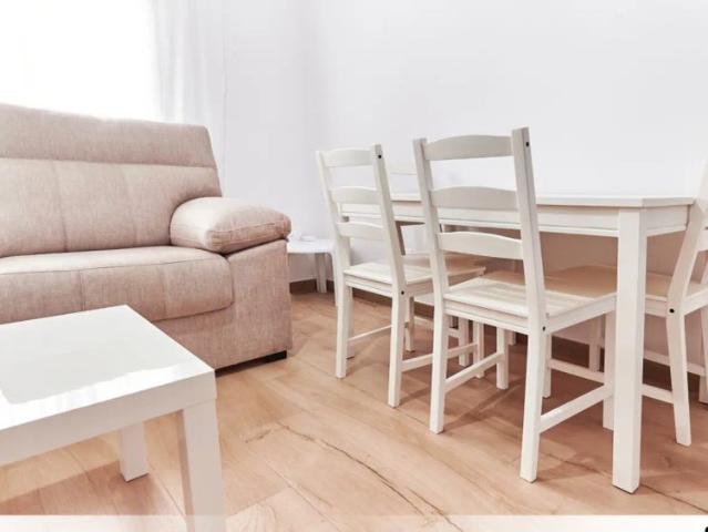 Room in a shared 3 bedroom apartment for rent in El Plantinar, for students