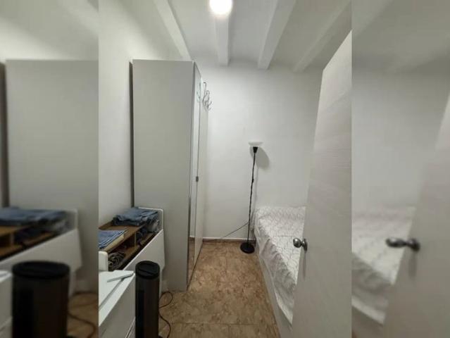 Room in a shared 3 bedroom apartment for rent in El Raval, all bills included