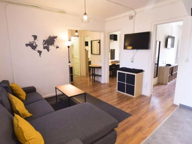 Room in a shared 3 bedroom apartment for rent in El Raval, Barcelona