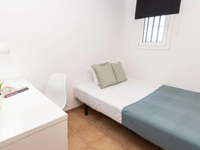 Room in a shared 3 bedroom apartment for rent in El Raval, professionals and students only