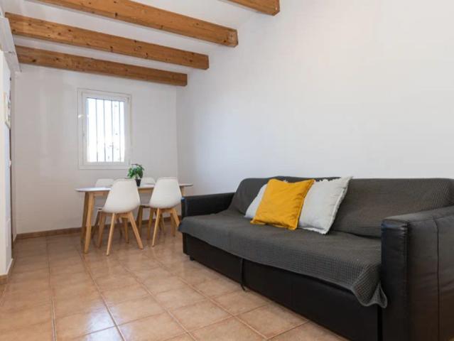Room in a shared 3 bedroom apartment for rent in El Raval, professionals and students only