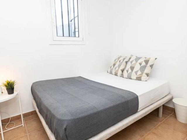 Room in a shared 3 bedroom apartment for rent in El Raval, professionals and students only
