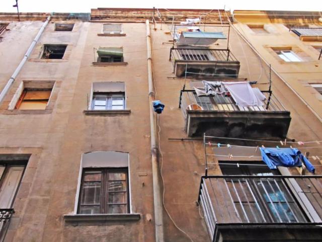 Room in a shared 3 bedroom apartment for rent in El Raval, professionals and students only, no couples