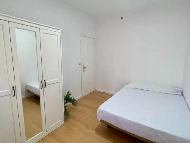 Room in a shared 3 bedroom apartment for rent in El Tardón, students only