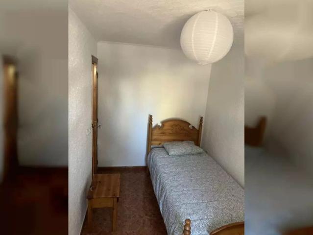 Room in a shared 3 bedroom apartment for rent in Hellín, bills included