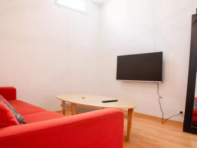 Room in a shared 3 bedroom apartment for rent in Justicia, bills included