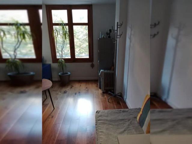 Room in a shared 3 bedroom apartment for rent in La Gran Vía, bills included, professionals only