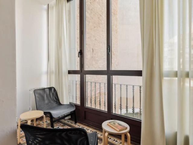 Room in a shared 3 bedroom apartment for rent in La Dreta de l'Eixample