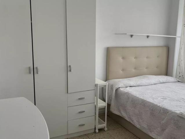 Room in a shared 3 bedroom apartment for rent in La Marina de Port, bills included, perfect for females