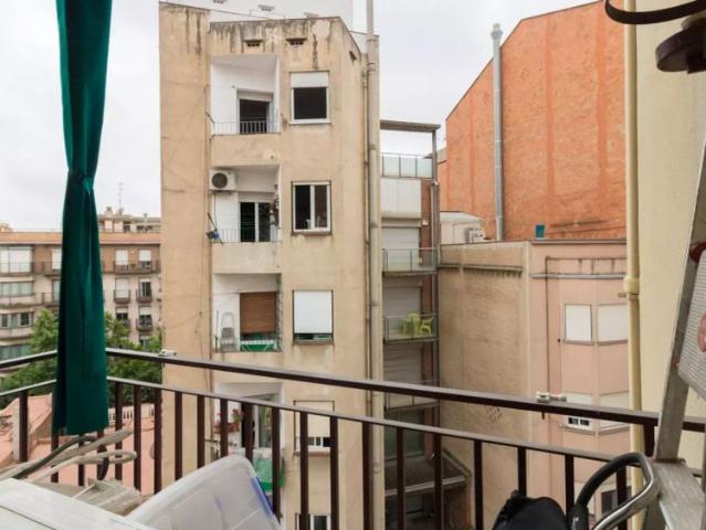 Room in a shared 3 bedroom apartment for rent in La Sagrada Familia, bills included