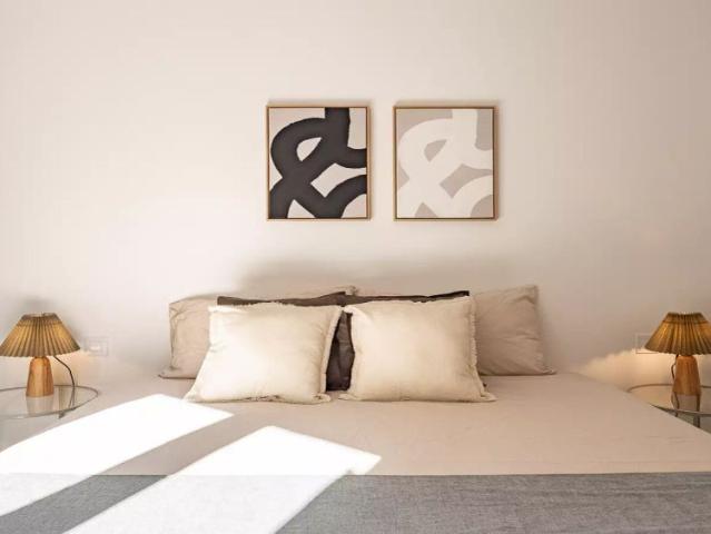 Room in a shared 3 bedroom apartment for rent in La Sagrada Família, perfect for professionals or students
