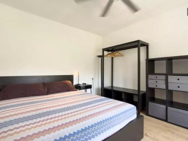 Room in a shared 3 bedroom apartment for rent in La Salut, bills included