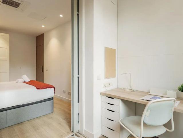 Room in a shared 3 bedroom apartment for rent in l'Antiga Esquerra de l'Eixample