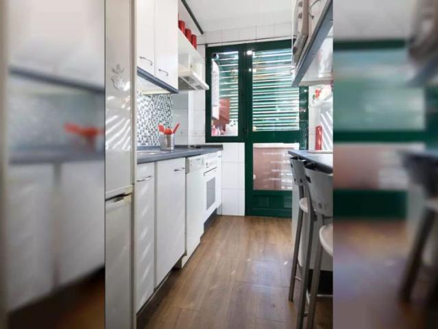 Room in a shared 3 bedroom apartment for rent in Las Águilas, suitable for students